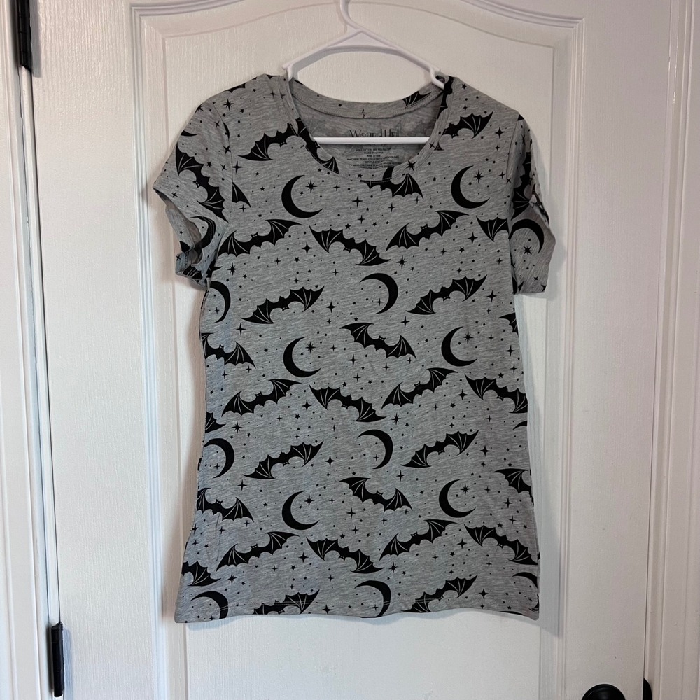 Wound Up Girls XL Gray Bat Moon Star Celestial Graphic Short Sleeve T-Shirt NWOT